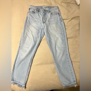 Abercrombie & Fitch Mom Jean. Light wash. Size 6/28